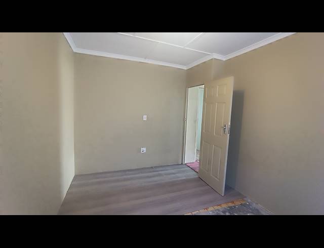 3 BEDROOM FREEHOLD FOR SALE IN SHALLCROSS